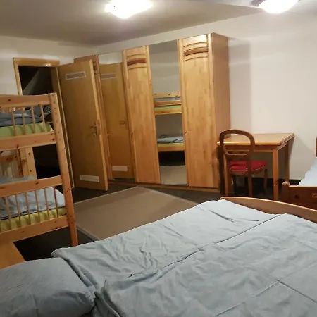 Auberge de jeunesse Holidays Groupes *